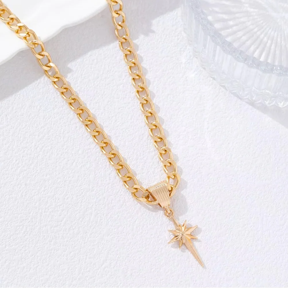 Elegant Gold Star Pendant Necklace - Picture 1 of 1